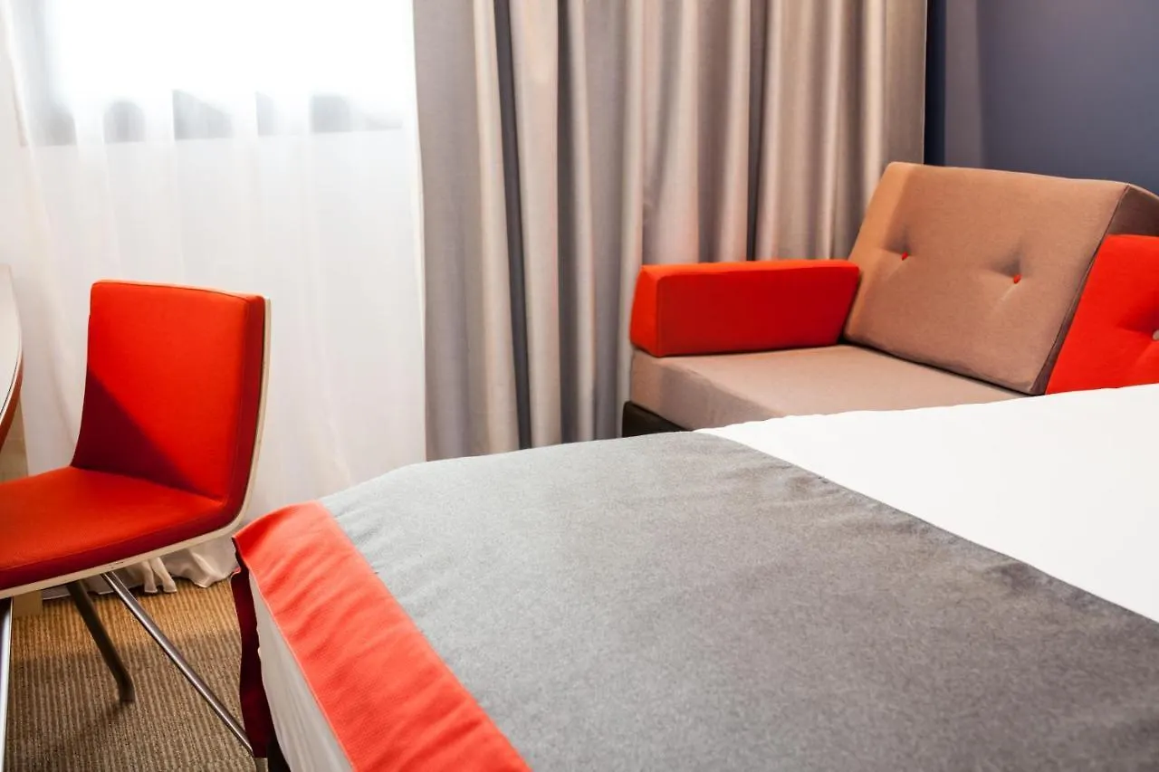 Hotel Holiday Inn Express Toulouse Airport By Ihg Blagnac