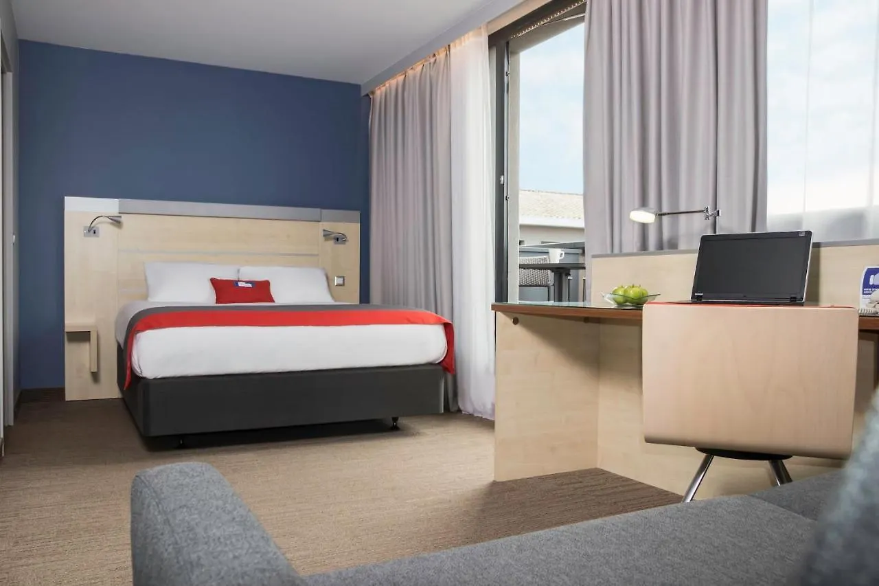 Holiday Inn Express Toulouse Airport By Ihg Blagnac 3*,