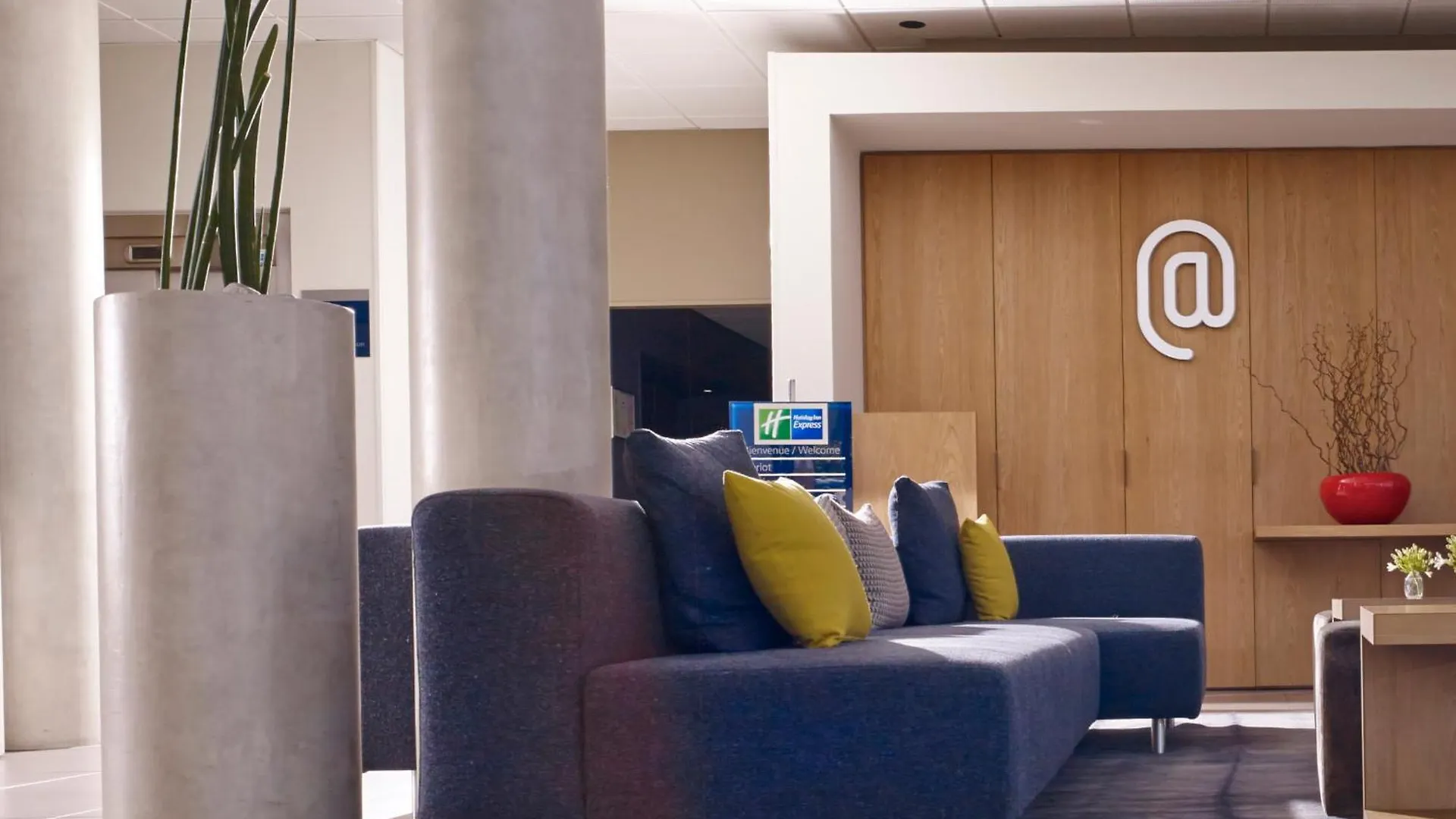 Hotel Holiday Inn Express Toulouse Airport By Ihg Blagnac
