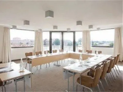 Holiday Inn Express Toulouse Airport By Ihg Blagnac Hotel